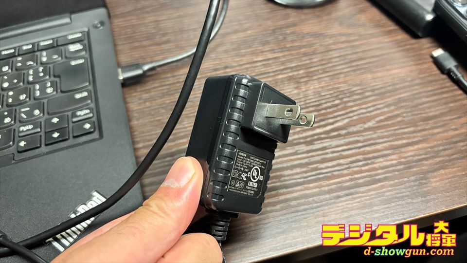 USB変換ケーブルに電源を接続